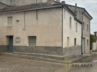 Casa en venta en Ciadoncha, con 4 dormitorios, baño, 2 plazas de garaje y trastero