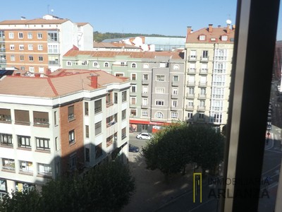 Piso en venta en Burgos, Centro-sur, con 3 dormitorios, baño, plaza de garaje y terraza