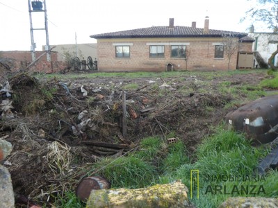 Casa en venta en Santa Maria Del Campo, con 4 dormitorios, baño y terreno