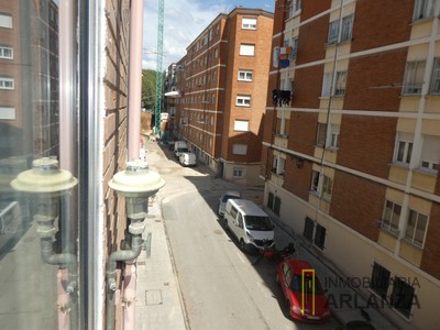 Piso en venta en Burgos, Centro, con 2 dormitorios, baño y trastero