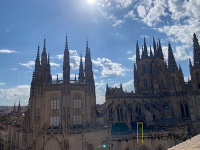 Piso en venta en Burgos, Centro, con 2 dormitorios, 2 baños, plaza de garaje y trastero