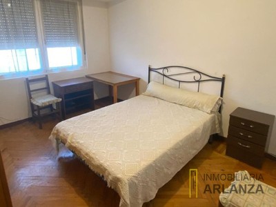 Piso en venta en Burgos, Centro-sur, con 5 dormitorios, baño y terraza