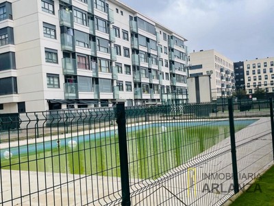 Piso en venta en Burgos, Celofane, con 1 dormitorio, baño, plaza de garaje, trastero y terreno