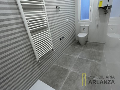 Piso en venta en Burgos, San Pedro-fuentecillas, con 3 dormitorios y baño