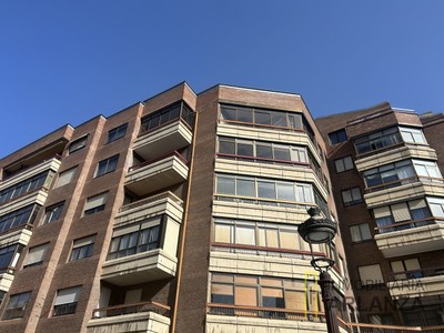 Piso en venta en Burgos, Centro-sur, con 5 dormitorios, 2 baños, plaza de garaje y 4 terrazas