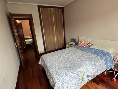 Piso en venta en Burgos, con 3 dormitorios y baño