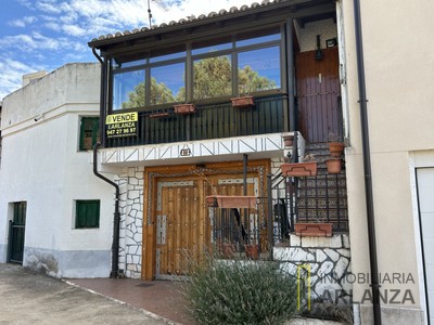 Adosado en venta en Presencio, con 2 dormitorios, baño, 2 plazas de garaje, trastero, 2 terrazas y terreno