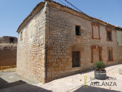 Casa en venta en Presencio, con 6 dormitorios, baño y terreno