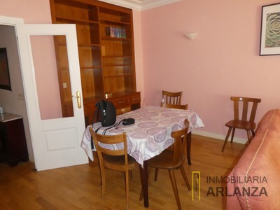 Piso en alquiler en Burgos, Centro-sur, con 2 dormitorios, baño y 2 balcones