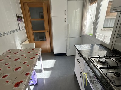 Piso en venta en Burgos, Centro-sur, con 3 dormitorios, baño y plaza de garaje