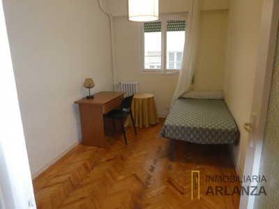 Piso en alquiler en Burgos, Centro, con 4 dormitorios, 2 baños y terraza
