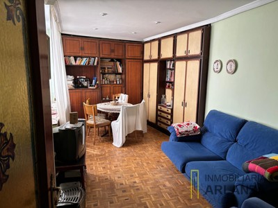 Piso en venta en Burgos, Centro-sur, con 4 dormitorios y baño