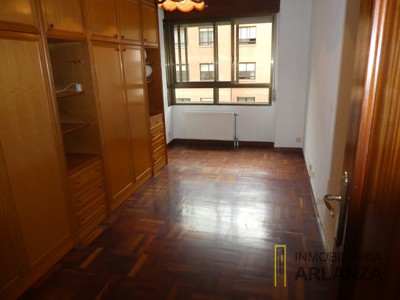 Piso en venta en Burgos, Centro-sur, con 4 dormitorios, 2 baños, plaza de garaje y trastero