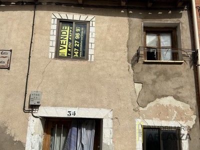 Casa en venta en Santa Maria Del Campo, con 5 dormitorios, baño, plaza de garaje y terreno