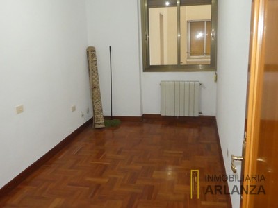 Piso en venta en Burgos, Centro-sur, con 3 dormitorios, baño y trastero