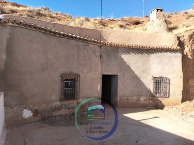 Casa cueva en venta en Graena, con 3 dormitorios, baño y terreno