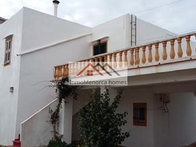 Casa en venta en Ciudadela, Calan Bosch, con 7 dormitorios, 3 baños, 2 plazas de garaje, trastero, 2 terrazas y terreno