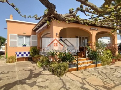 Chalet en venta en Ciudadela, Santandria, con 3 dormitorios, baño, terraza y terreno