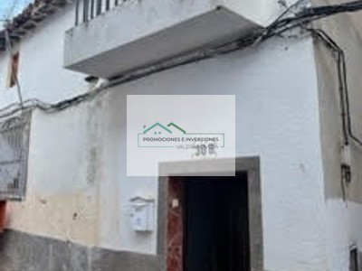 Casa en venta en Enguidanos, con 4 dormitorios, 2 baños y balcón