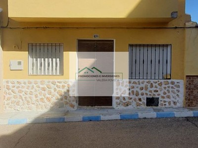 Casa en venta en Castillejo De Iniesta, con 3 dormitorios, 2 baños y terraza
