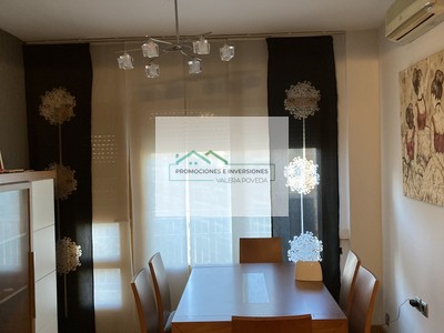 Piso en alquiler temporal en Valencia, con 3 dormitorios, baño y balcón