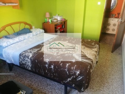 Piso en traspaso en Albacete, con 4 dormitorios, baño y balcón