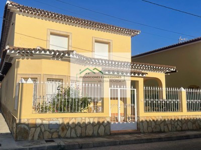 Casa en venta en El Picazo, con 7 dormitorios, 4 baños, trastero y terreno