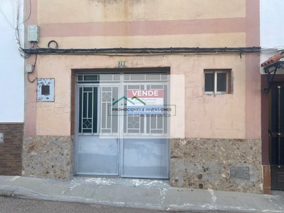 Casa en venta en Ledaña, con 5 dormitorios y baño