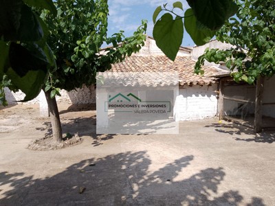 Casa en venta en Solera De Gabaldon, con 4 dormitorios, 2 baños y terreno