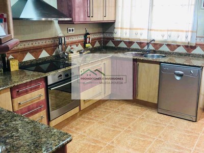 Casa en venta en Casas Ibañez, con 4 dormitorios, 2 baños y trastero