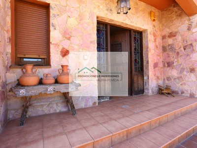 Chalet en venta en Cuenca, con 5 dormitorios, 6 baños, trastero y balcón