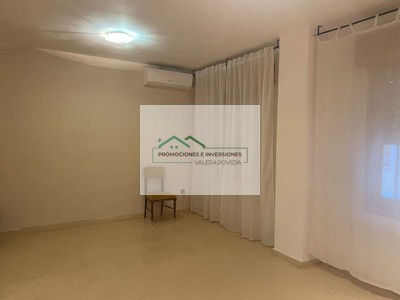 Piso en venta en Iniesta, con 3 dormitorios, baño y aseo