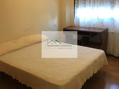 Piso en venta en Cuenca, con 3 dormitorios, 2 baños, plaza de garaje, trastero y terraza