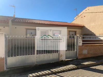 Casa en venta en Campillo De Altobuey, con 3 dormitorios, baño y trastero