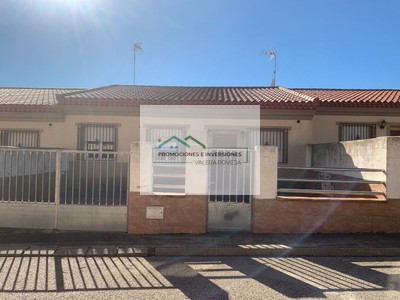 Casa en venta en Campillo De Altobuey, con 3 dormitorios, baño y trastero