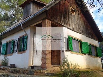 Finca rústica en venta en Cañaveras, con 2 dormitorios, baño, plaza de garaje, trastero y terreno