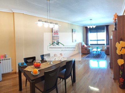 Piso en venta en Cuenca, con 3 dormitorios, 2 baños, plaza de garaje y trastero