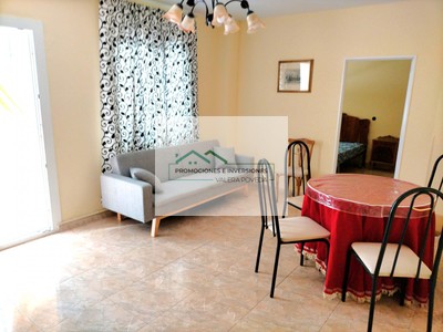 Piso en venta en Cuenca, con 3 dormitorios, baño, trastero y terraza