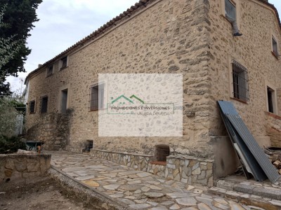 Casa en venta en Barchin Del Hoyo, con 5 dormitorios, 2 baños y trastero