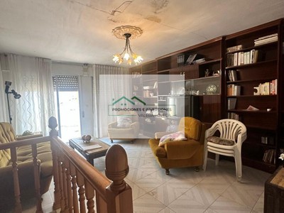 Casa en venta en Buendía, con 3 dormitorios, baño, aseo y terraza