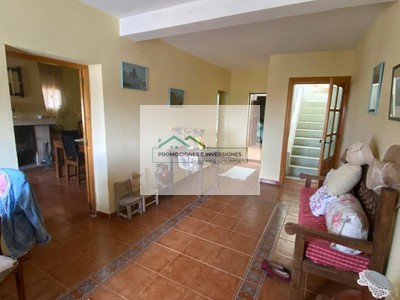 Casa en venta en Huete, con 4 dormitorios, baño, balcón y terraza