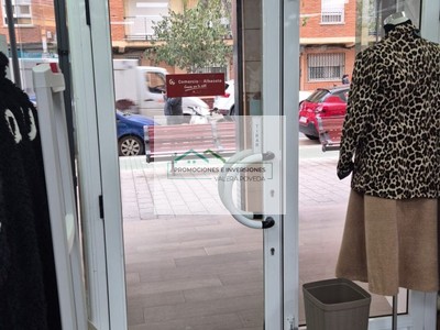 Local comercial en venta en Albacete, con baño