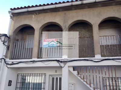 Piso en venta en Almodovar Del Pinar, con 3 dormitorios y balcón