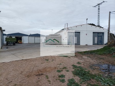 Nave industrial en venta en Ledaña