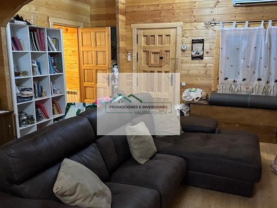 Casa en venta en Almodovar Del Pinar, con 3 dormitorios, baño, plaza de garaje, trastero y terreno