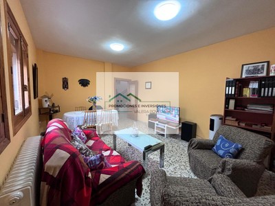 Casa en venta en Villalgordo Del Jucar, con 3 dormitorios, baño, aseo, plaza de garaje, trastero y terraza