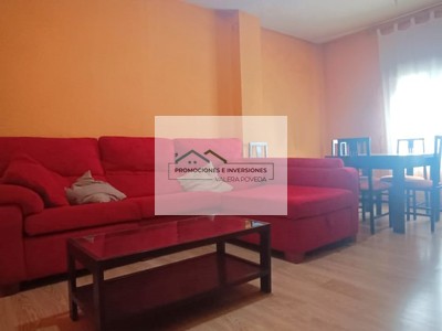 Piso en venta en Cuenca, con 4 dormitorios, baño y trastero