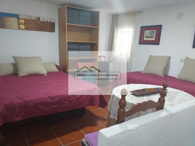 Casa en venta en Enguidanos, con 2 dormitorios y baño