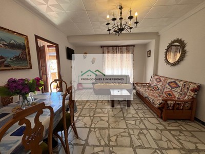 Piso en venta en Honrubia, con 3 dormitorios, baño, trastero y 2 balcones