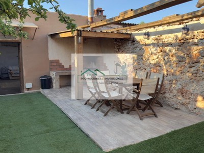 Casa en alquiler en Castillejo De Iniesta, con 2 dormitorios, baño y plaza de garaje